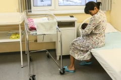 Пациенткам роддомов ЯНАО начнут выдавать набор с одеждой и предметами ухода